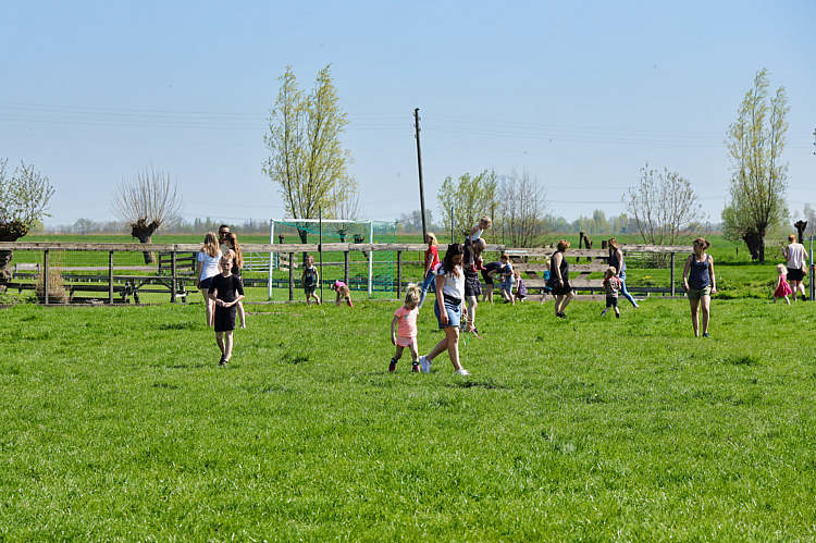Paaseieren zoeken met en door speeltuinvereniging Wildebras_19